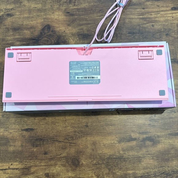 Razer BlackWidow V3 Quartz Keyboard with RGB Lighting - Picture 8 of 10